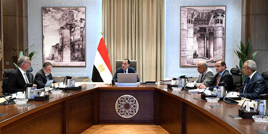 Madbouly reviews plans to boost fuel reserves ahead of summer season

